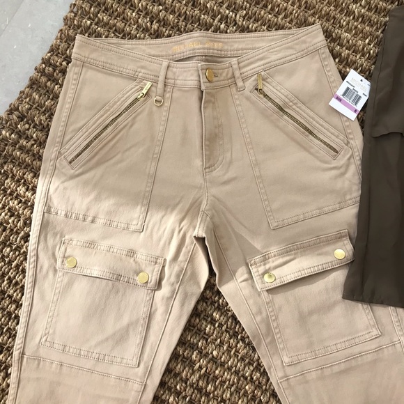 🆕 MICHAEL Michael Kors Khaki Pants/Green Top - Picture 3 of 11